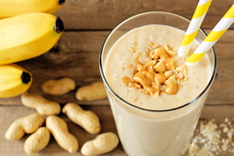 Batidos de plátano y mantequilla de maní para energía
