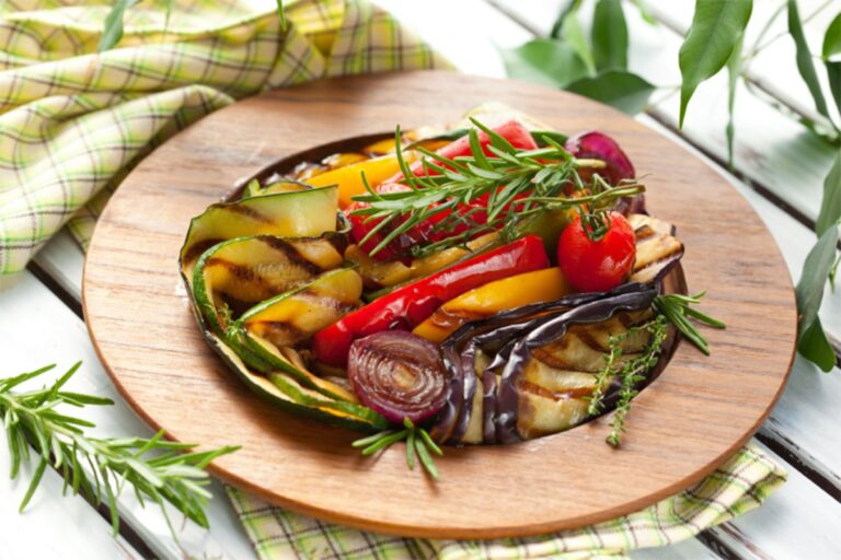 Cómo hacer un plato de vegetales al estilo mediterráneo