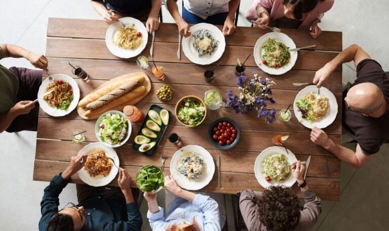 Influencia de factores sociales en alimentación y hábitos saludables