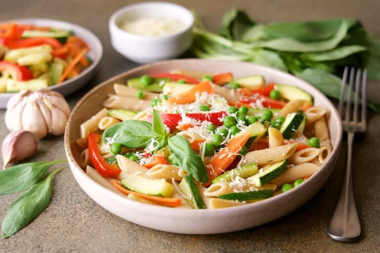 Pasta primavera con verduras frescas y saludables: receta deliciosa